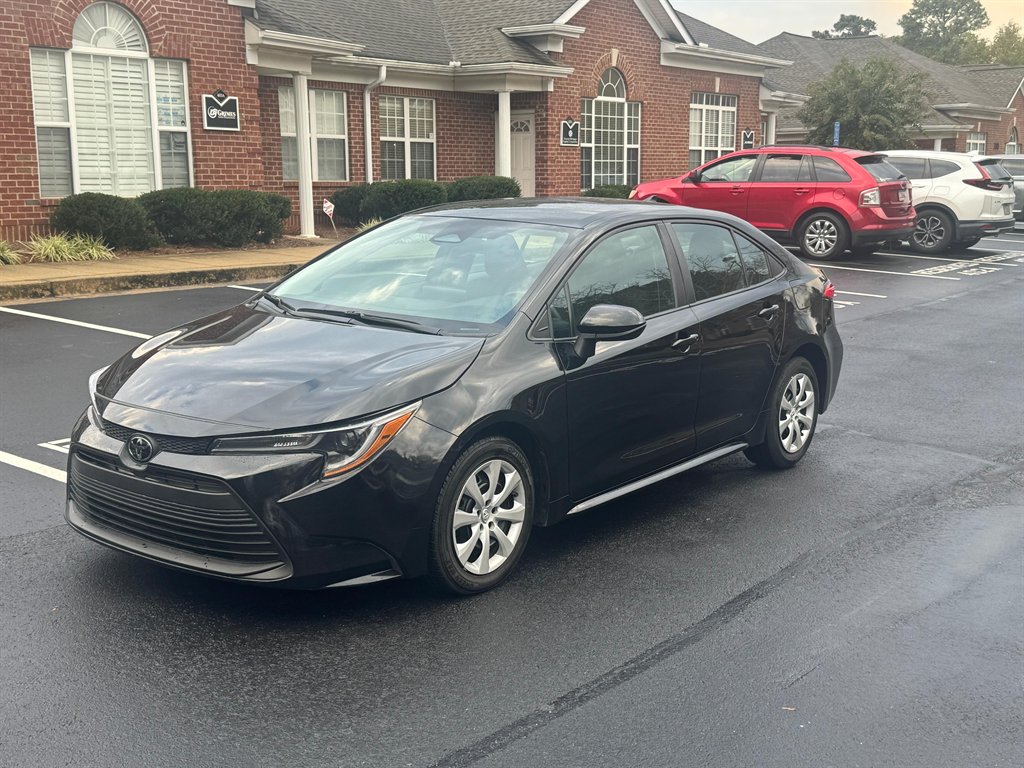 2023 Toyota Corolla LE's photo